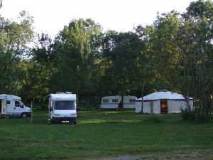 yourte, caravane et camping-car sur le camping